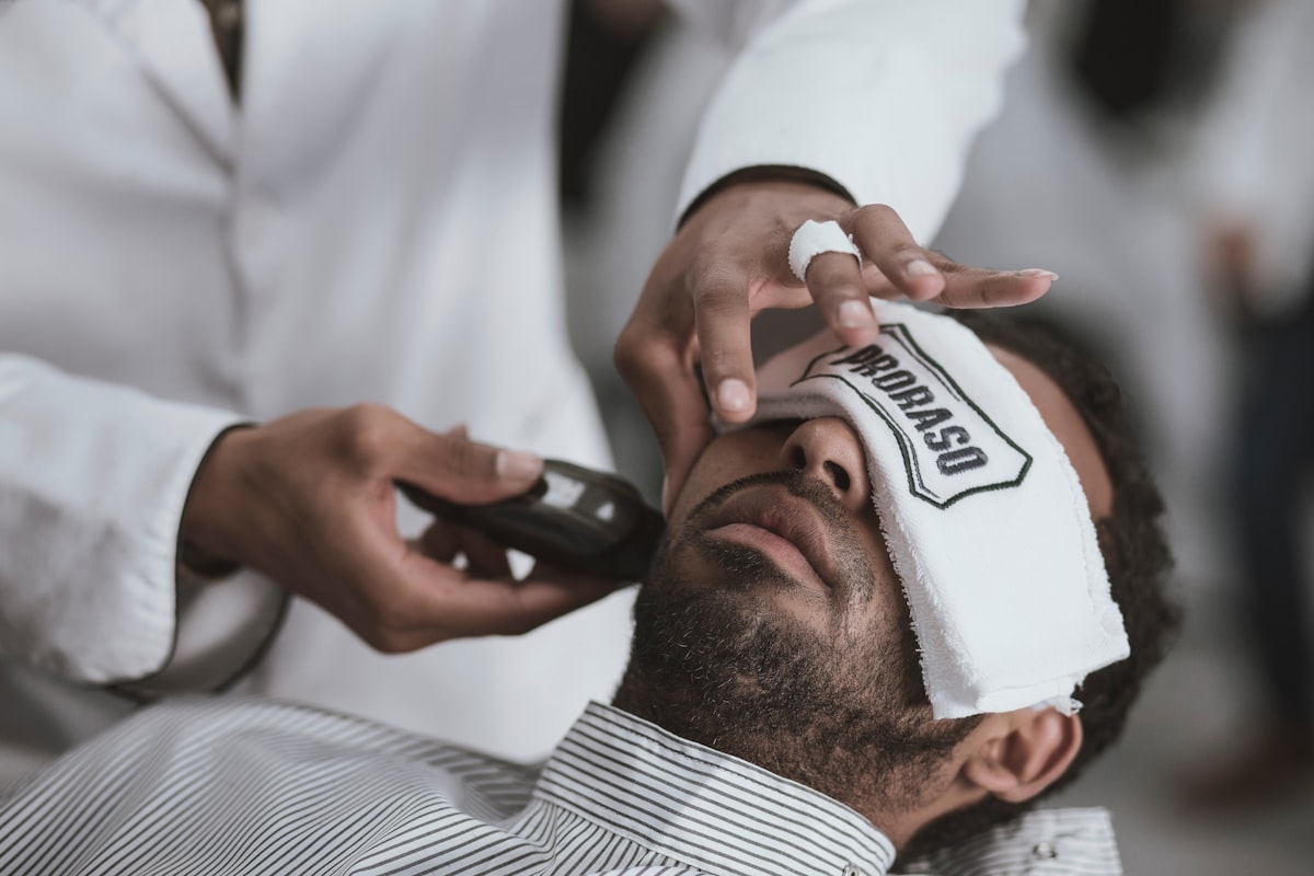 Rasage traditionnel en salon